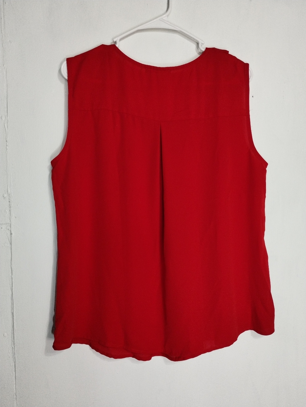 Red Sleeveless Ruffle-Front Camisole - Picture 2 of 8